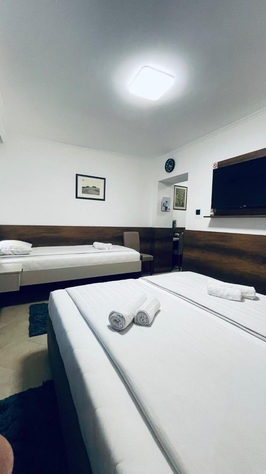 Kollar D Guest House - Prenociste Rooms Subotica Exterior foto
